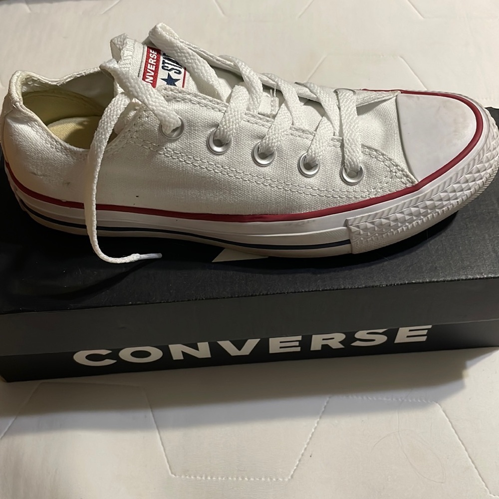 Women’s low top converse!